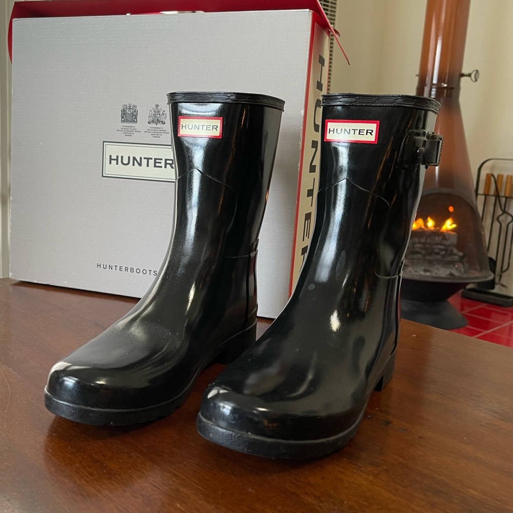 Hunter
Original Short Gloss Black Size US 9